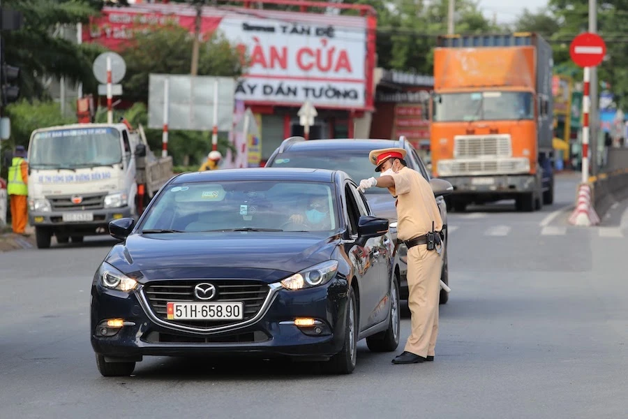 csgt-kiem-soat-phuong-tien