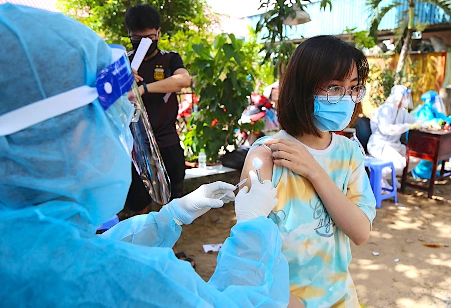 tiem-vaccine-tai-nha