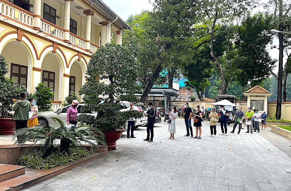 lam-ho-so-sau-gian-cach