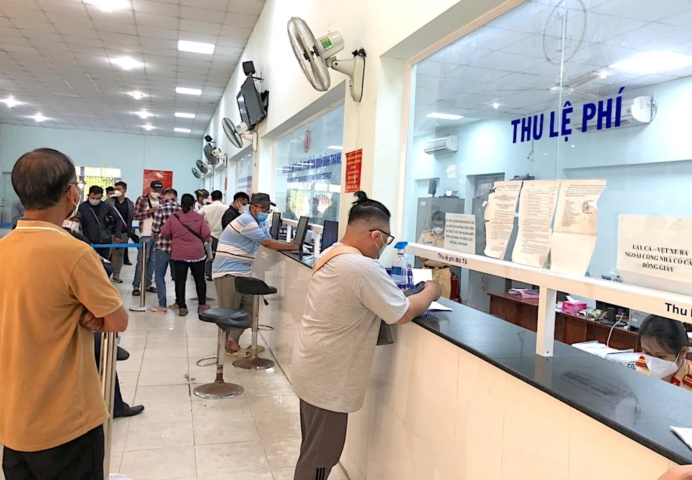 tra-dang-ki-xe-truoc-tet