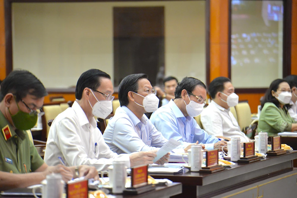 Lãnh đạo TP.HCM tham dự hội nghị. Ảnh: KHÁNH TRÀ