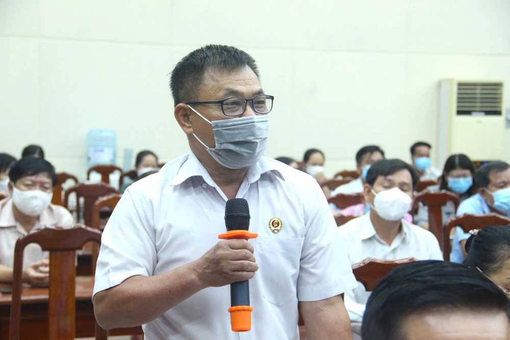 Cử tri Nguyễn Ngọc Phương, phường Thạnh Lộc, nêu ý kiến về môn Lịch sử. Ảnh: LÊ THOA Cử tri Nguyễn Ngọc Phương, phường Thạnh Lộc, nêu ý kiến về môn Lịch sử. Ảnh: LÊ THOA