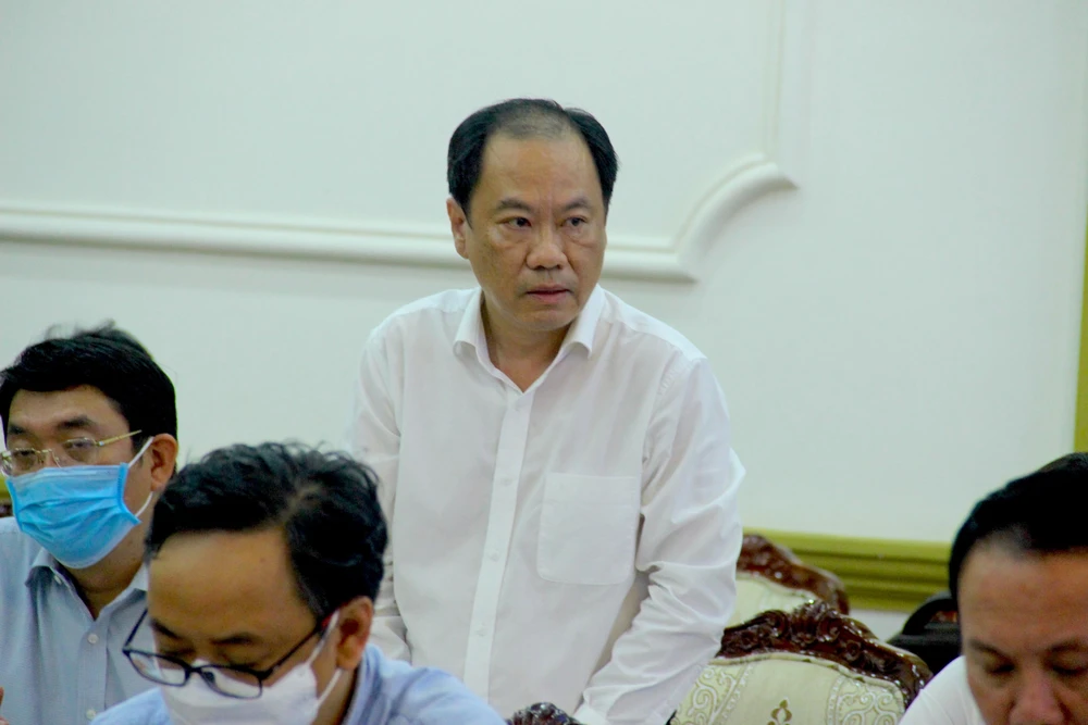 Ông Nguyễn Hoài Nam, Phó Giám đốc Sở Y tế TP.HCM, phát biểu tại buổi giám sát. Ảnh: LÊ THOA