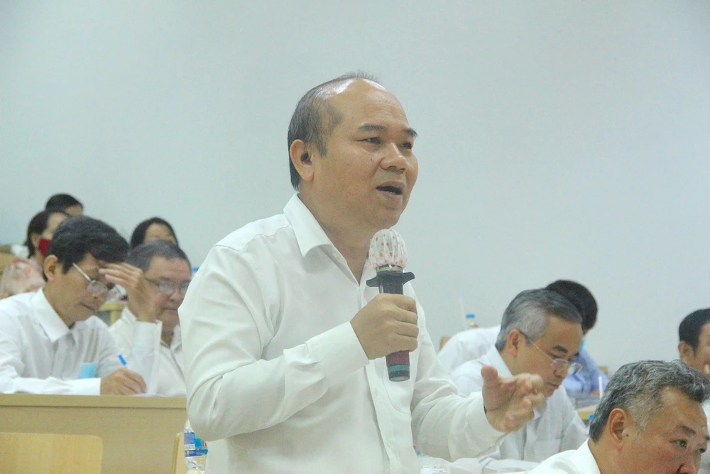 Phó Giám đốc Sở TN&amp;MT TP Trần Văn Bảy phát biểu tại toạ đàm. Ảnh: LÊ THOA