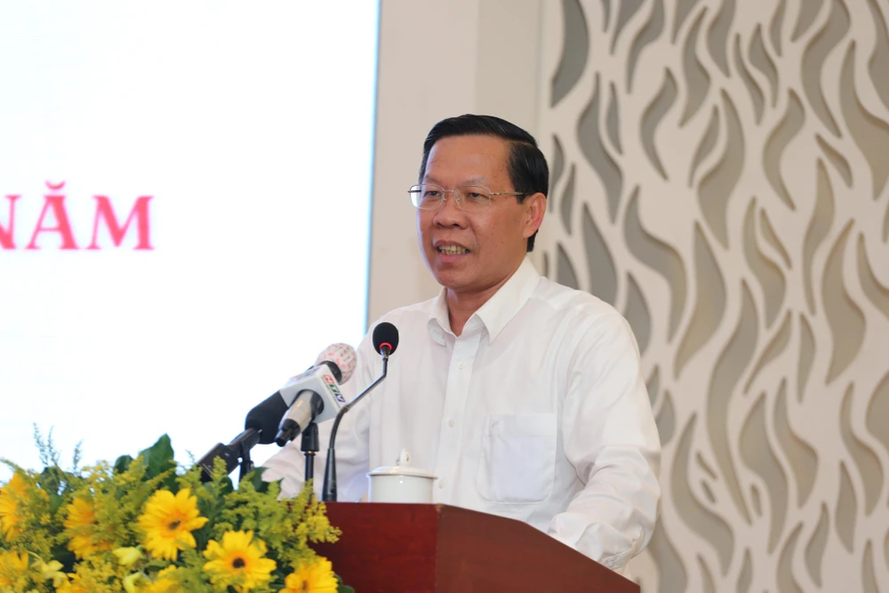 Chủ tịch UBND TP.HCM Phan Văn Mãi phát biểu tại buổi gặp mặt. Ảnh: THU THẢO