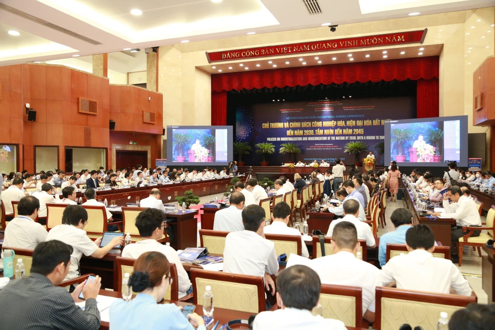 Toàn cảnh buổi hội thảo. Ảnh: NGÔ TÙNG