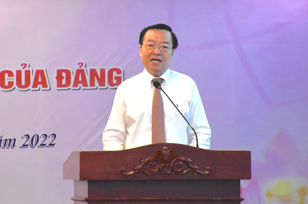 Phó Trưởng ban thường trực Ban Tuyên giáo Thành ủy TP.HCM Lê Hồng Sơn, phát biểu tại họp mặt. Ảnh: NGUYỄN NAM