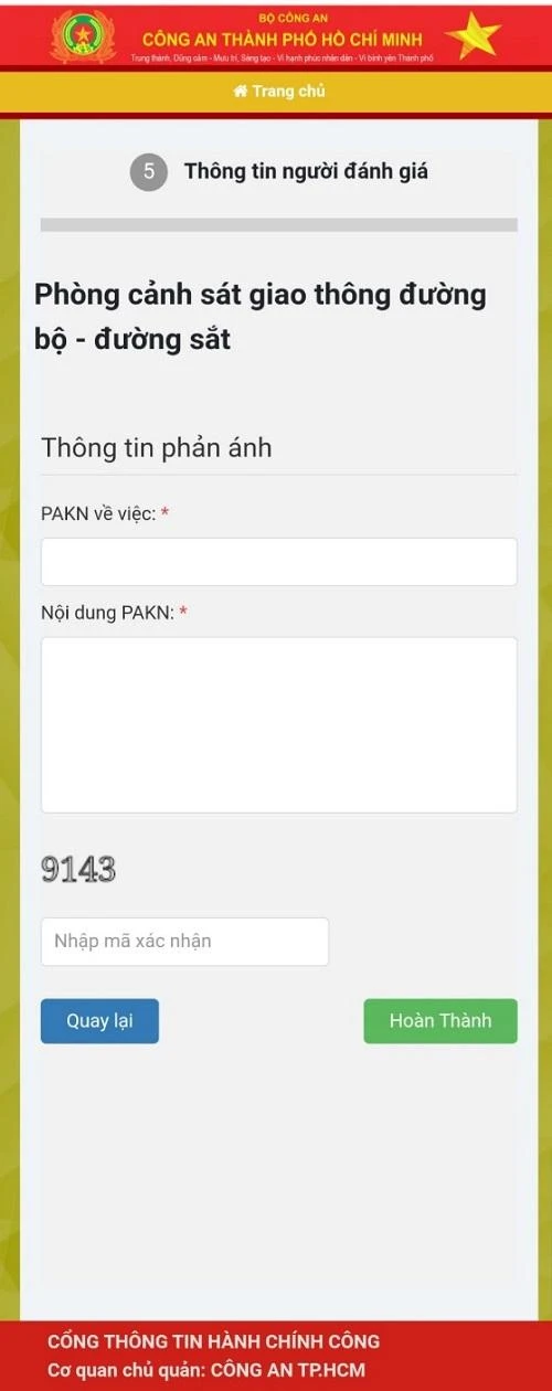 Người dân gửi phản ánh, kiến nghị theo mẫu. Ảnh: HK