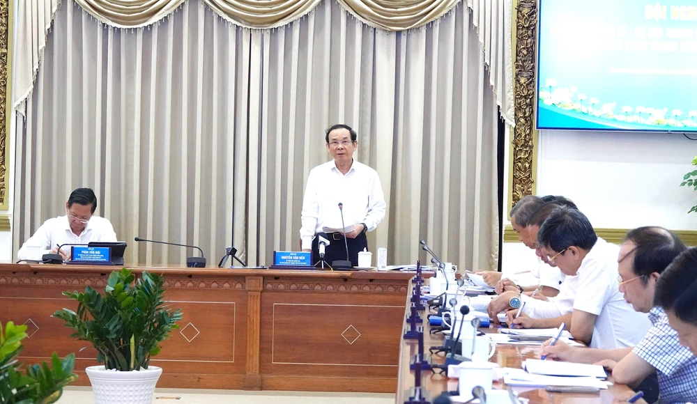 Bí thư Thành uỷ TP.HCM Nguyễn Văn Nên phát biểu tại cuộc họp. Ảnh: HÀ THƯ