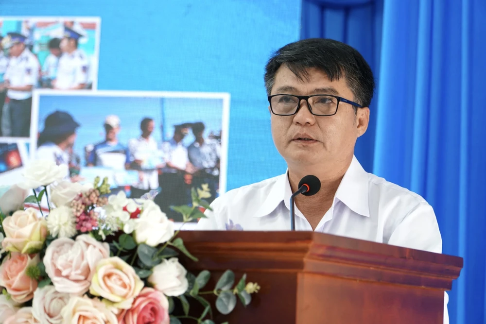 Ông Lê Tòng Văn, Chi cục trưởng Chi cục Thủy sản, Sở NN&amp;PTNT tỉnh Bà Rịa - Vũng Tàu, phát biểu tham luận. Ảnh: BẢO PHƯƠNG