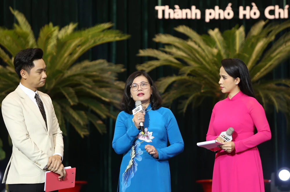 BS Hoàng Thị Diễm Tuyết, Giám đốc Bệnh viện Hùng Vương, chia sẻ tại hội nghị. Ảnh: HÀ THƯ