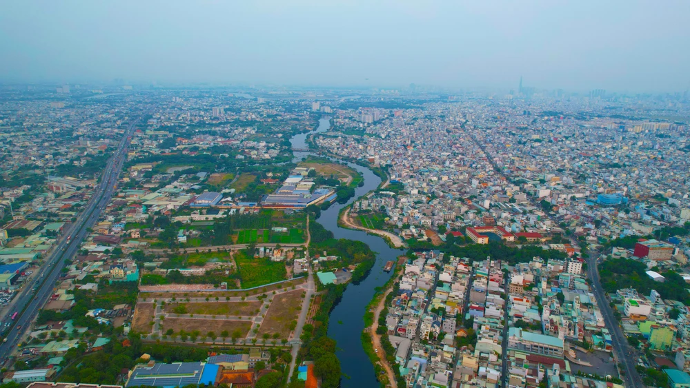 Quận Gò Vấp phấn đấu bàn giao mặt bằng dự án kênh Tham Lương – Bến Cát – rạch Nước Lên trước tháng 12-2023. Ảnh: NGUYỄN TIẾN