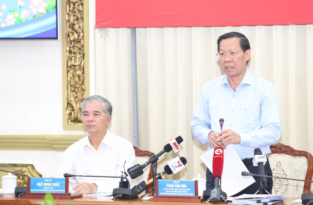 Chủ tịch UBND TP.HCM Phan Văn Mãi phát biểu tại phiên họp. Ảnh: HÀ THƯ