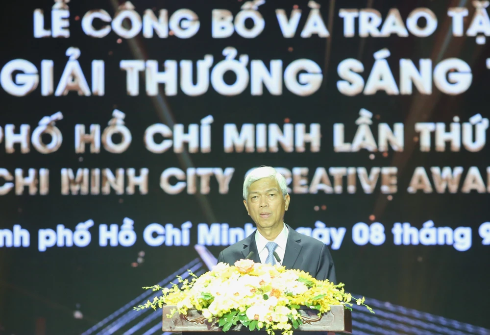 Phó Chủ tịch UBND TP.HCM Võ Văn Hoan phát biểu tại buổi trao giải. Ảnh: HÀ THƯ
