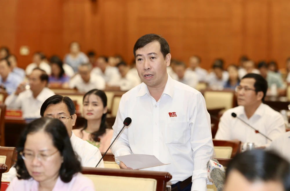 Chủ tịch TP.HCM: Chủ trương KĐT Thủ Thiêm đúng nhưng triển khai kéo dài-thu-thiem-chat-van