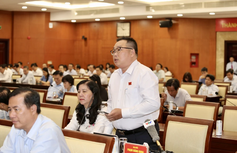 Chủ tịch TP.HCM: Trung tâm TDTT Phan Đình Phùng khiến người dân 'nhức mắt'-trung-tam-tdtt-phan-dinh-phung-chan-van