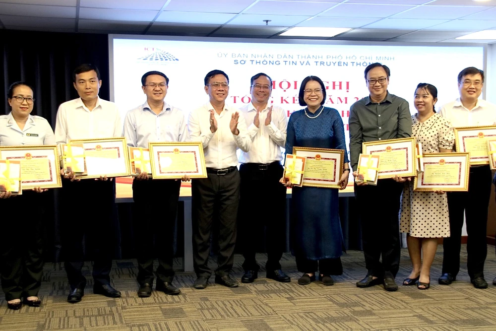 Phó Chủ tịch Dương Anh Đức: Tạo điều kiện để báo chí có môi trường tác nghiệp tốt-bao-chi-tac-nghiep