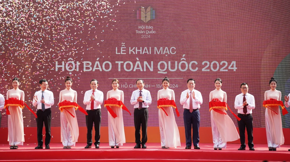 Trưởng ban Tuyên giáo Trung ương: Đoàn kết báo chí để đấu tranh chống tin giả, tin xấu độc