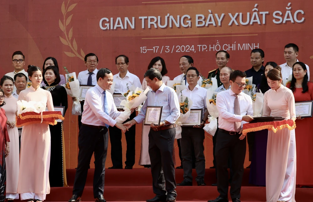 Bế mạc Hội báo toàn quốc 2024: Nắm thời cơ, vượt thách thức để hướng tới nền báo chí hiện đại-hoi-bao-toan-quoc