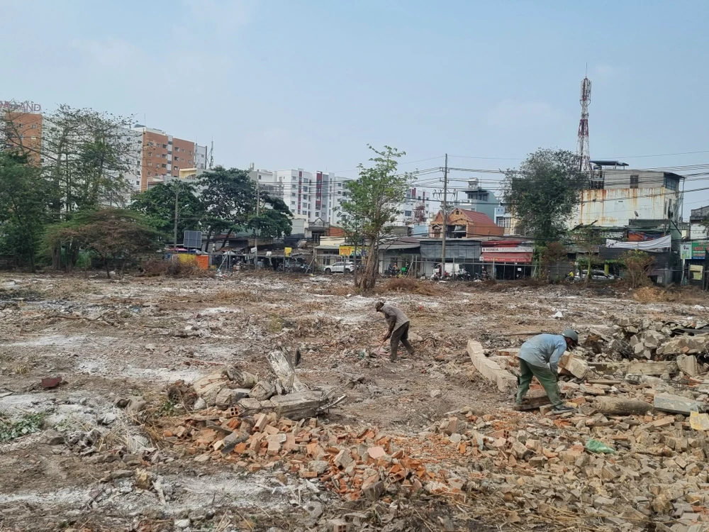 Quận Bình Tân đã bốc xong hơn 1.600 mộ ở nghĩa trang Bình Hưng Hòa và tiếp tục bốc vào tháng 6 tới-nghia-trang-binh-hung-hoa-2.jpg