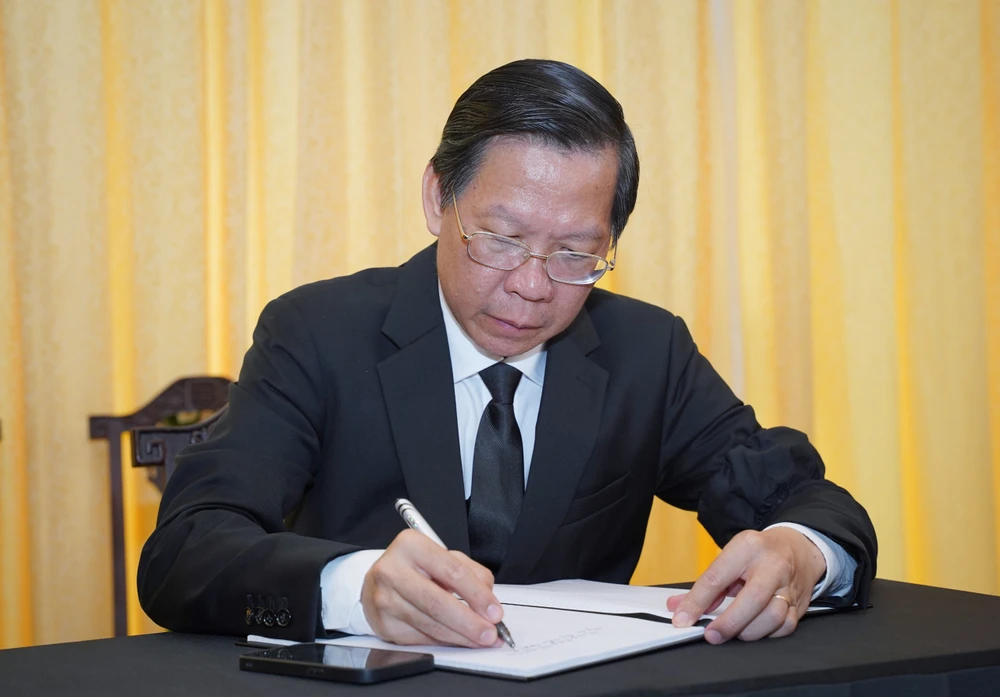 Dòng thư nắn nót của những người con miền Nam trong sổ tang Tổng Bí thư Nguyễn Phú Trọng-tong-bi-thu-nguyen-phu-trong-22.jpg