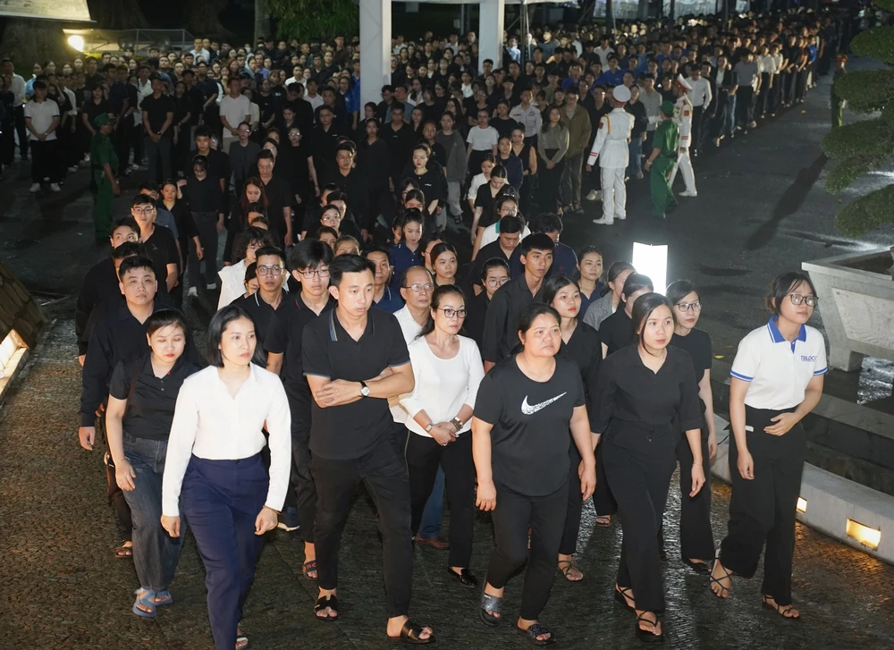 Tối 25-7: Dòng người 'bất tận' trong lễ tang Tổng Bí thư Nguyễn Phú Trọng-tong-bi-thu-nguyen-phu-trong-90.jpg