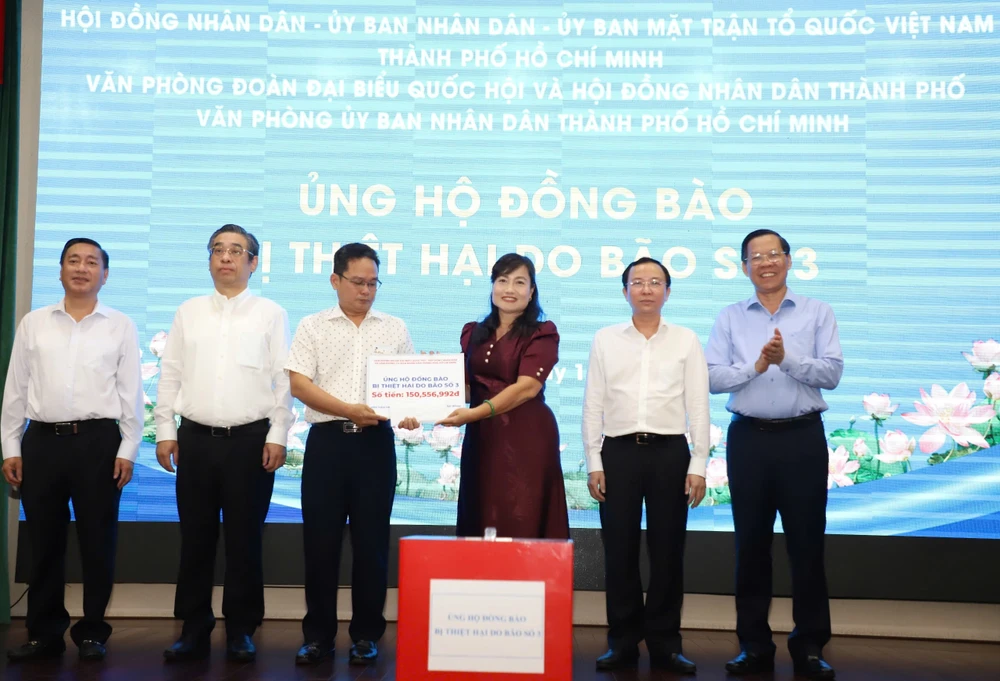 Lãnh đạo TP.HCM phát động ủng hộ đồng bào miền Bắc bị lũ lụt-ung-ho-dong-bao-1.jpg