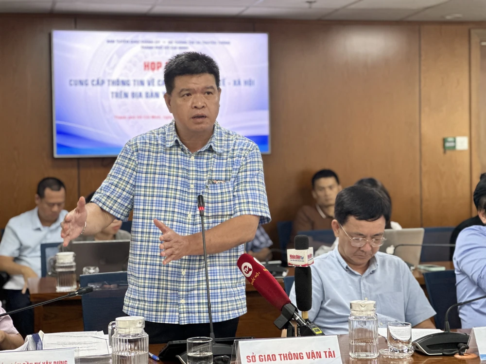 Phó Giám đốc Sở GTVT TP.HCM Bùi Hòa An thông tin về việc thu phí ở Trạm BOT Phú Hữu, TP Thủ Đức. Ảnh: L.THOA