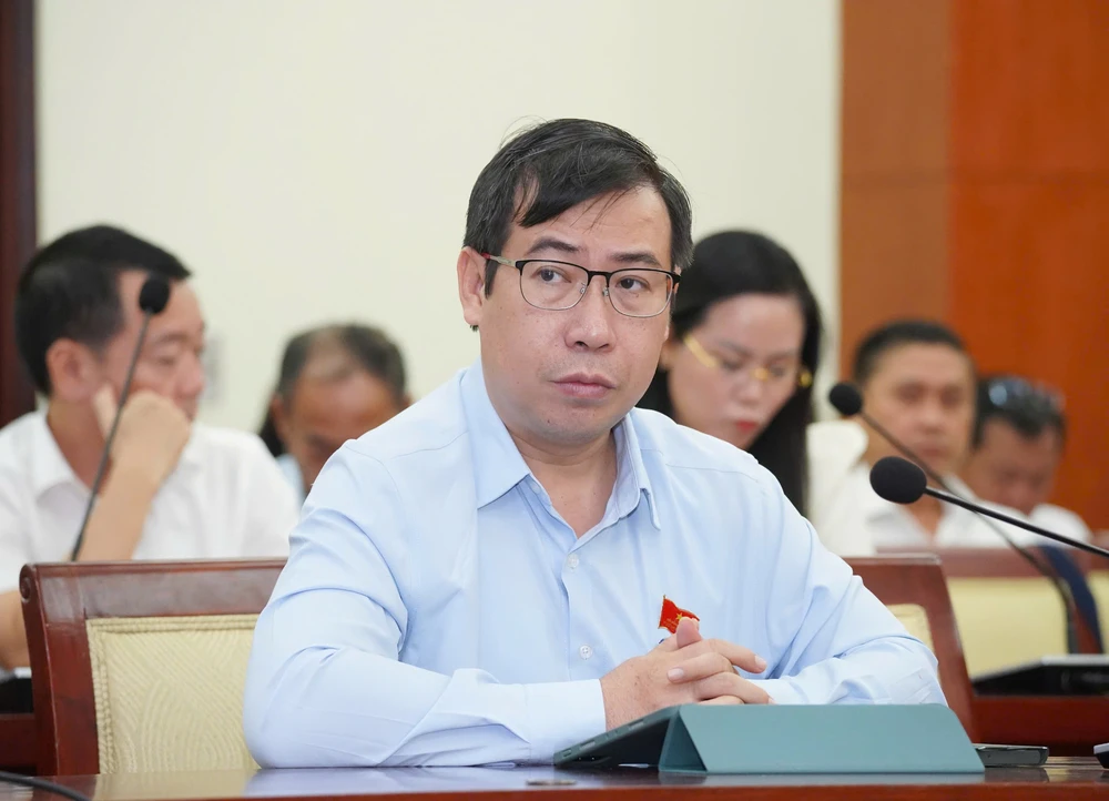 'Phải đợi 15 phút mới băng qua được đường tử thần Nguyễn Duy Trinh'