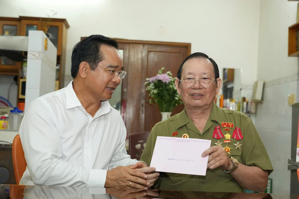 Chủ tịch Nguyễn Văn Được thăm hỏi cán bộ, chiến sĩ làm nên Đại thắng mùa Xuân 1975-dai-thang-mua-xuan-1975.jpg