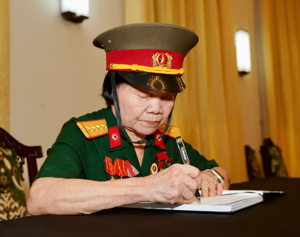 Xúc động câu chuyện người bạn học cũ, 'cùng hái quả rừng' của nguyên Chủ tịch nước Trần Đức Lương-nguyen-chu-tich-nuoc-tran-duc-luong-16.jpg