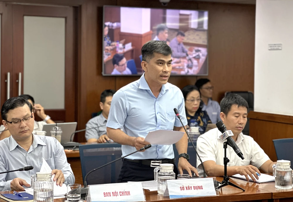 Những cán bộ đầu tiên đến TP.HCM làm việc bằng xe đưa rước-xe-dua-ruoc.jpg