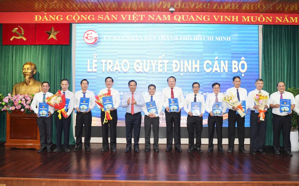 UBND TP.HCM ra chỉ đạo khẩn về việc tiếp tục sắp xếp bộ máy giai đoạn 2