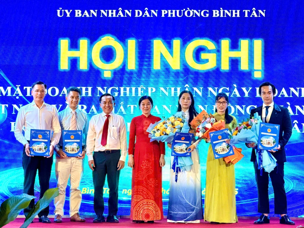 Phường Bình Tân cam kết đồng hành cùng doanh nghiệp, 'biến điều không thể thành có thể'-phuong-binh-tan-2.jpg