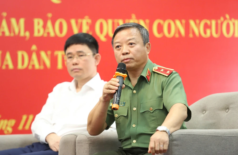 quyen-con-nguoi-hathu-4.jpg