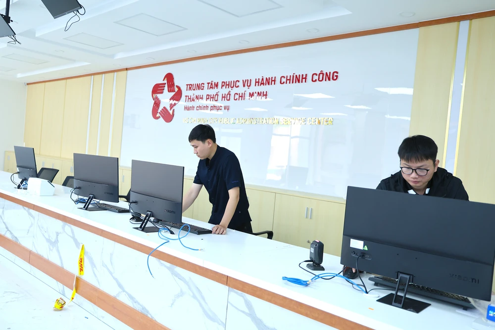 trung-tam-phuc-vu-hanh-chinh-cong-tp.hcm-12.JPG