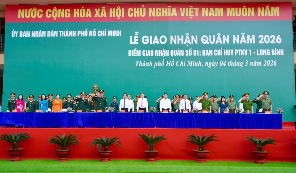 giao-quan-nhap-ngu-chu-tich-nguyen-van-duoc-2.jpg