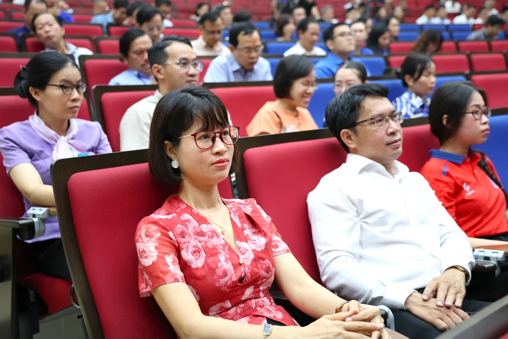DANG-UY-UBND-TP.HCM-3.JPG
