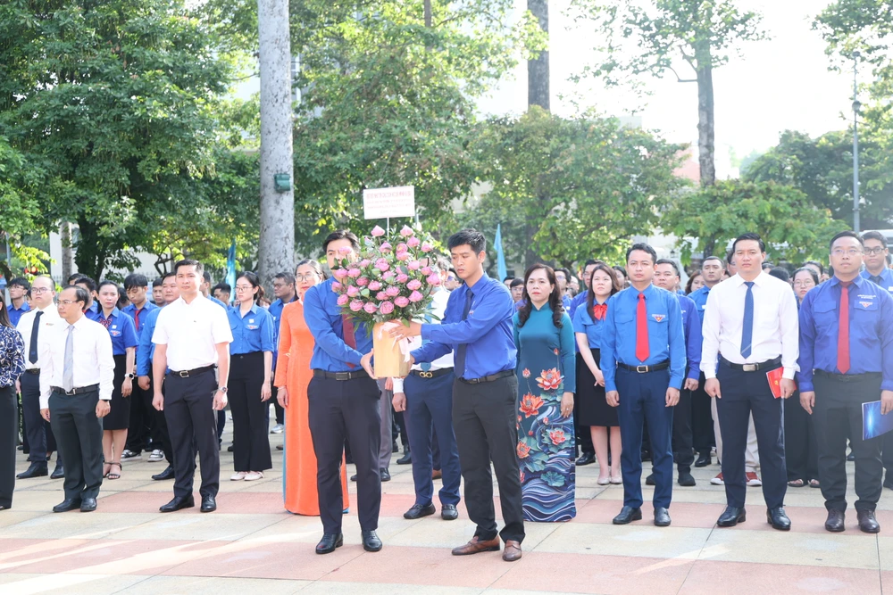 pho-bi-thu-dang-uy-ubnd-tp.hcm-1.JPG