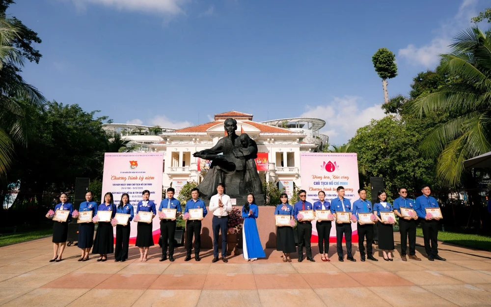 pho-bi-thu-dang-uy-ubnd-tp.hcm-5.jpg