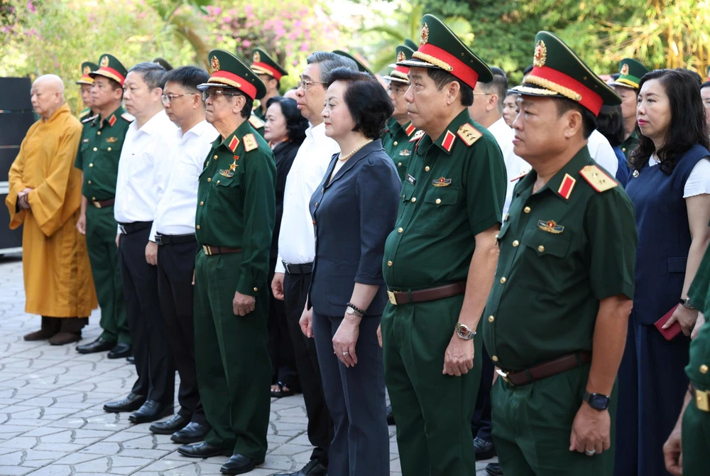 dang-huong-anh-hung-liet-si-3.jpg