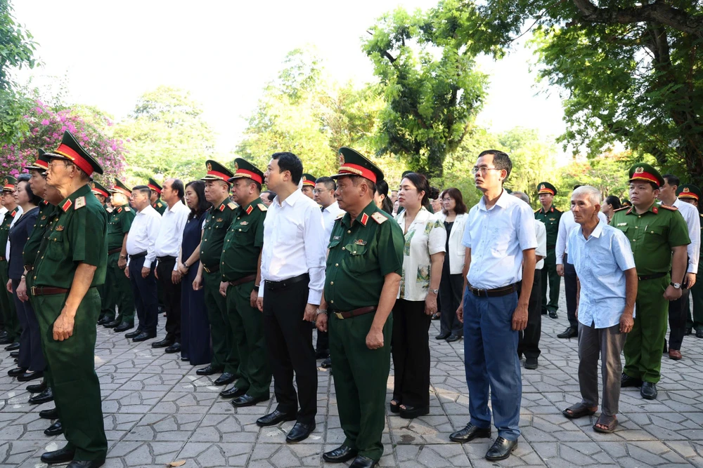 dang-huong-anh-hung-liet-si-5.jpg