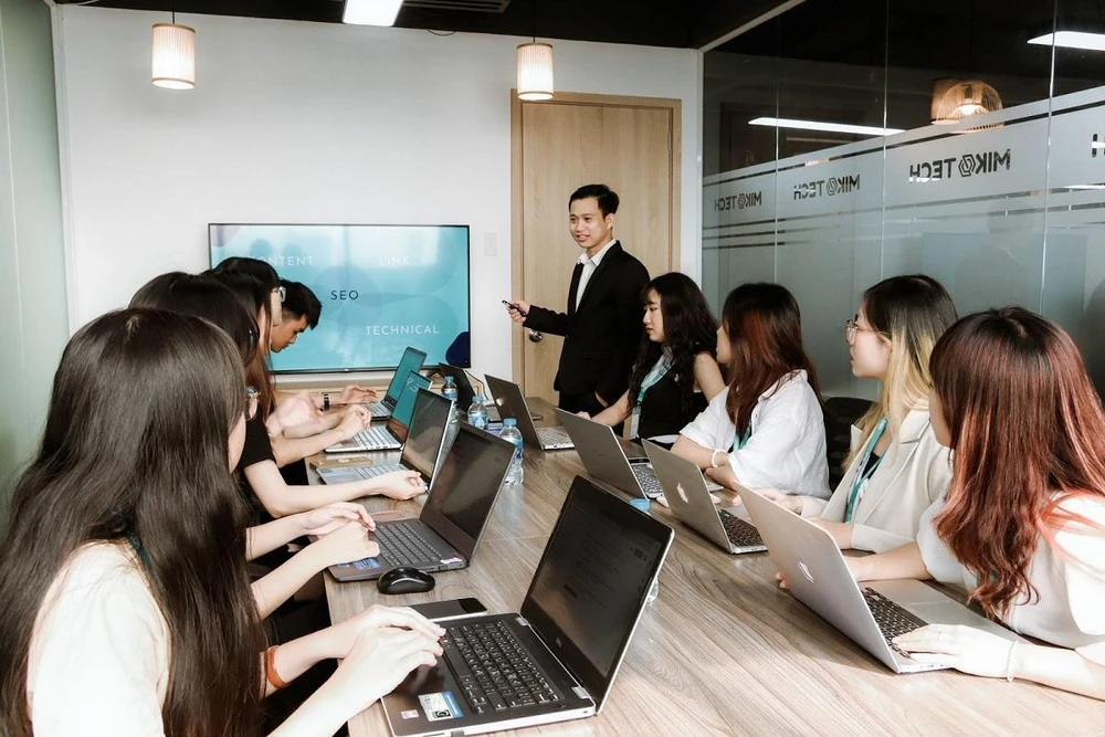 Xác định rõ nhu cầu thiết kế website của khách hàng (Ảnh: Miko Tech)