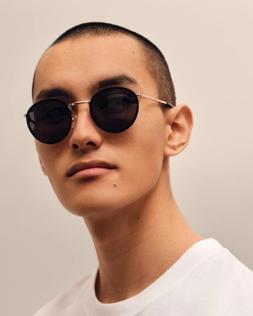 Kính Daniel Wellington với kiểu dáng sang trọng, thiết kế tinh tế, phong cách sành điệu nhưng vẫn theo phong cách tối giản đặc trưng nhà DW