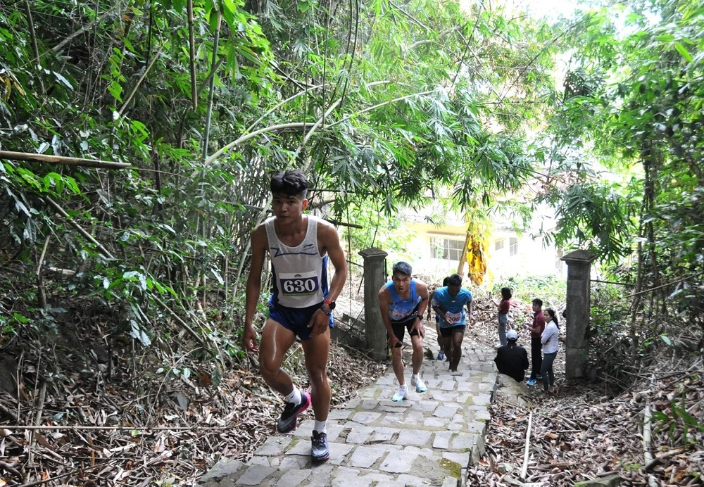 Điểm đua tại khu vực dốc núi Bà Rá đặt ra thử thách về sức bền cho các VĐV