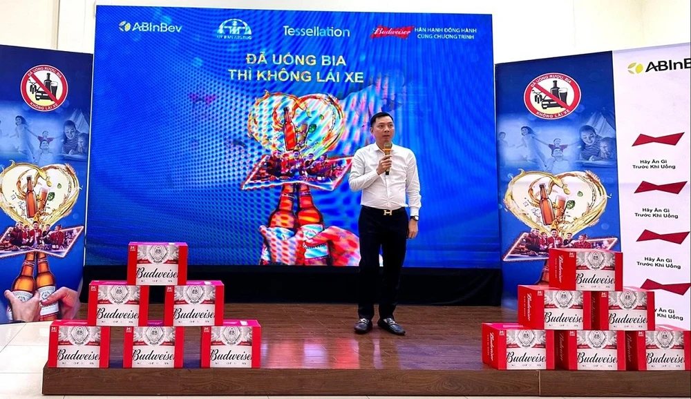 Thượng tá Phạm Việt Công, Phó Cục trưởng Cục CSGT-Phó Chánh Văn phòng UBATGTQG lên chia sẻ trực tiếp cho 3000 nhân viên của Tessellation.