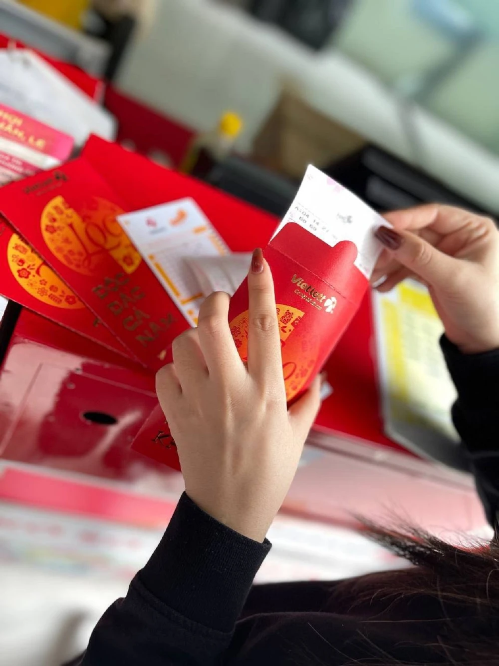 Lì xì bằng vé số Vietlott để mang đến tài lộc cho người nhận Lì xì bằng vé số Vietlott để mang đến tài lộc cho người nhận