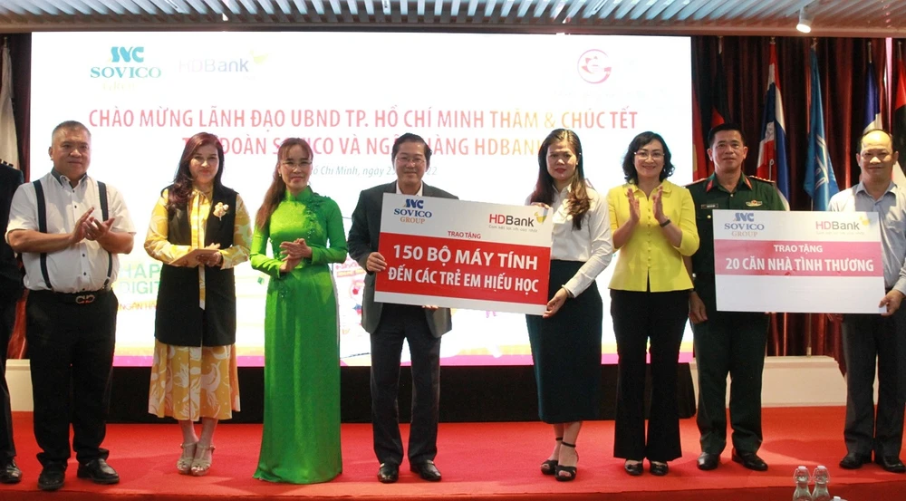 HDBank trao kinh phí mua 150 bộ máy tính và xây dựng 20 căn nhà tình thương cho TP. HCM năm 2022 HDBank trao kinh phí mua 150 bộ máy tính và xây dựng 20 căn nhà tình thương cho TP. HCM năm 2022