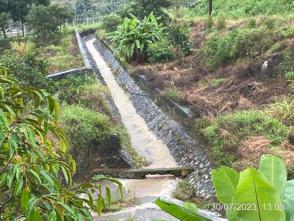 Kênh thoát nước xung quanh nhà máy thủy điện Hàm Thuận