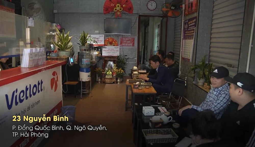 Điểm bán Vietlott của chị Khánh trở thành địa điểm giải trí của nhiều người. (Nguồn: Vietlott)